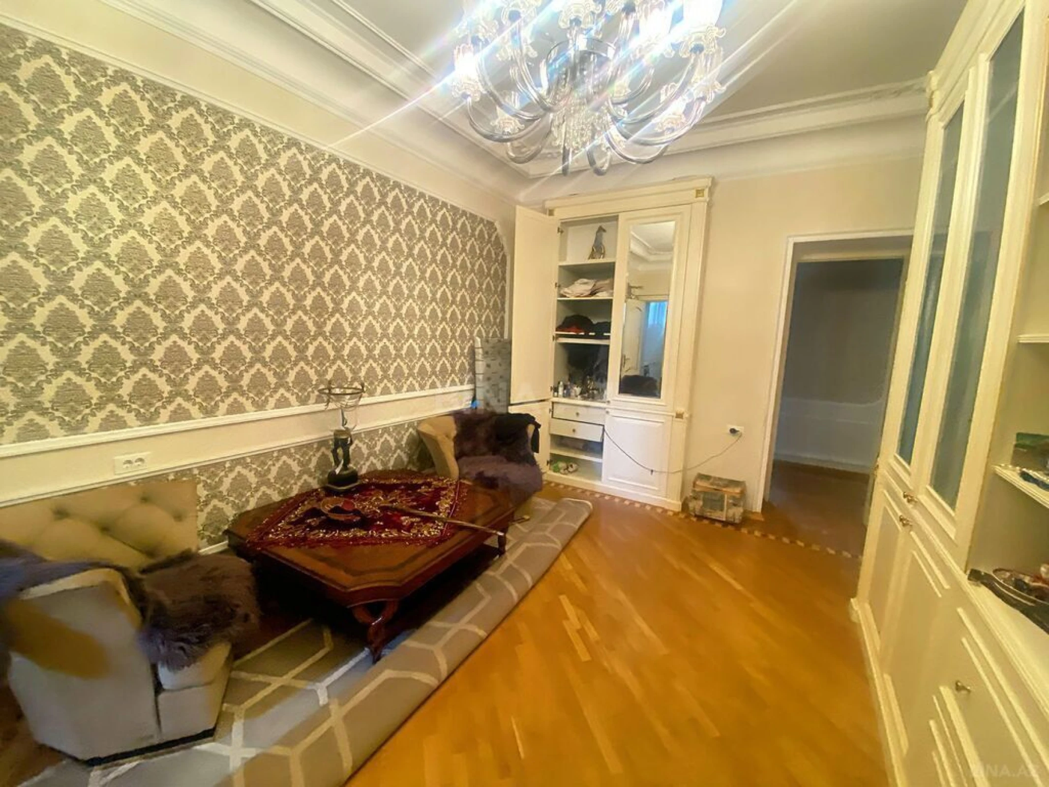 Satılır 5 otaqlı mənzil 210 m²