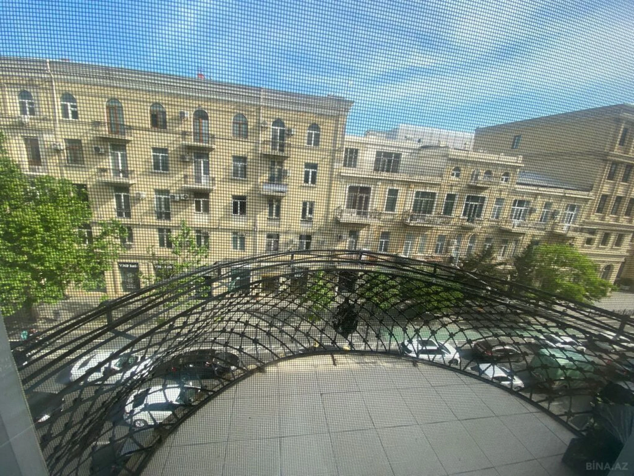 Satılır 5 otaqlı mənzil 210 m²