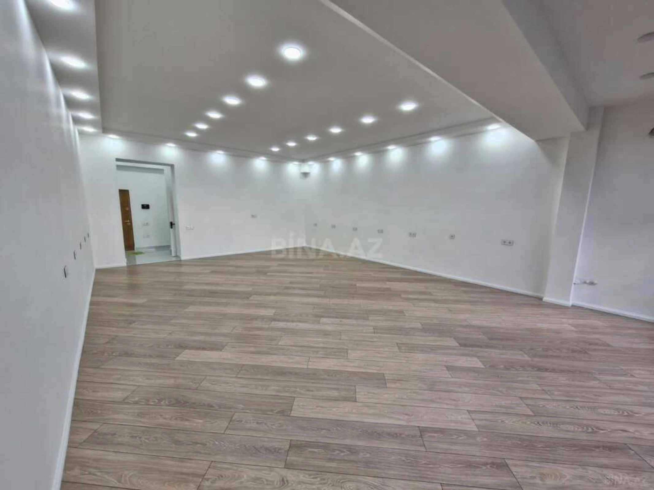 Satılır 2 otaqlı ofis 68 m²