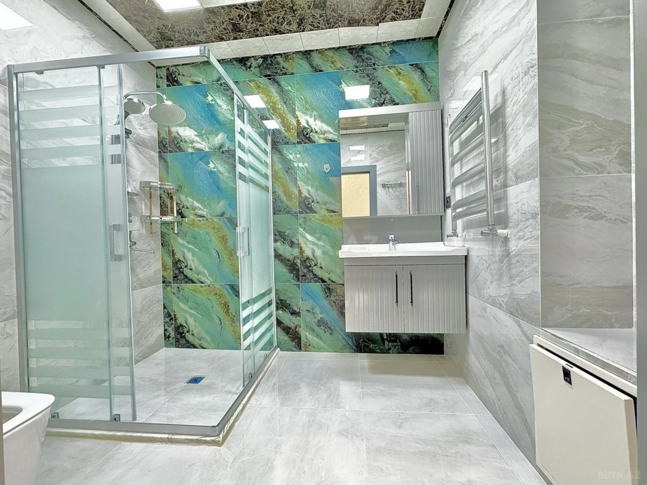 Satılır 3 otaqlı mənzil 92 m²