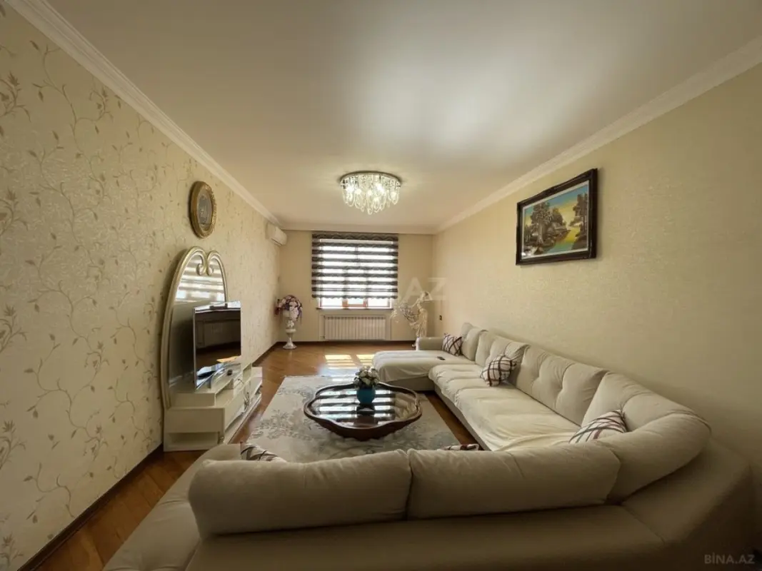 Satılır 3 otaqlı mənzil 131 m²