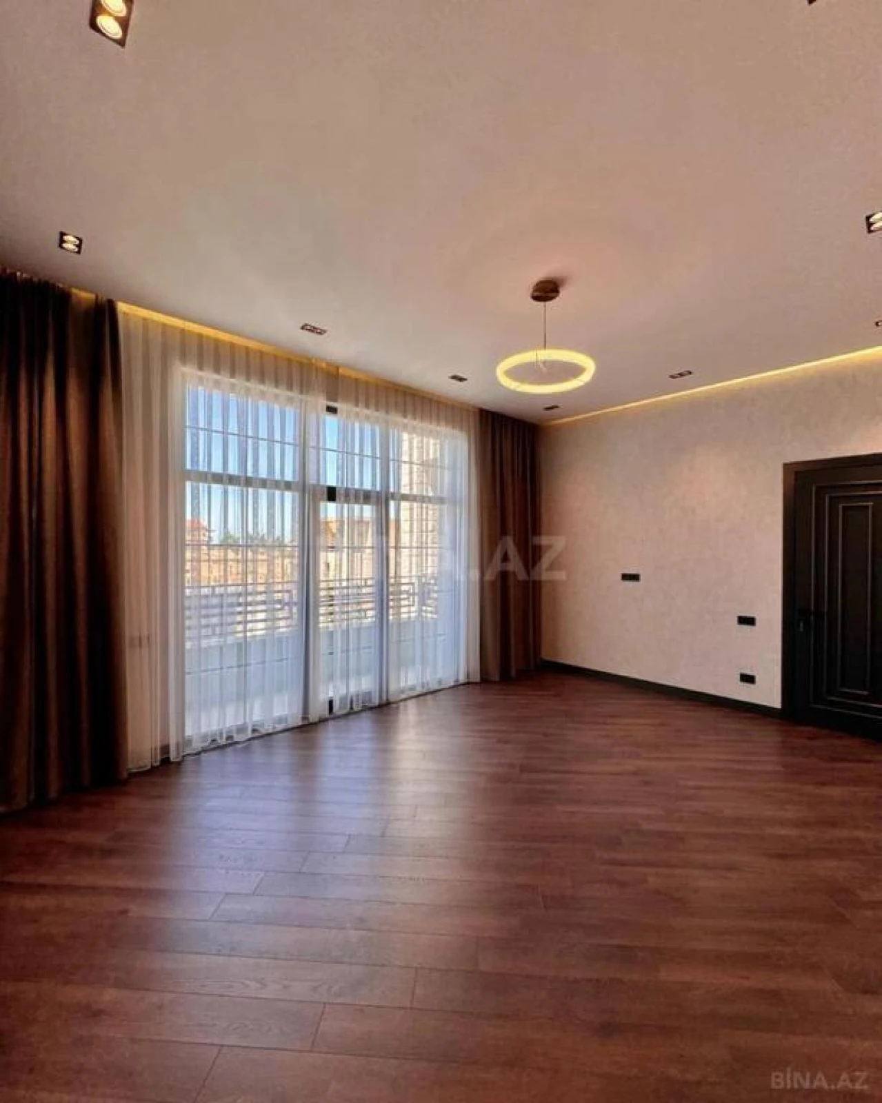 Satılır 6 otaqlı həyət evi 400 m²