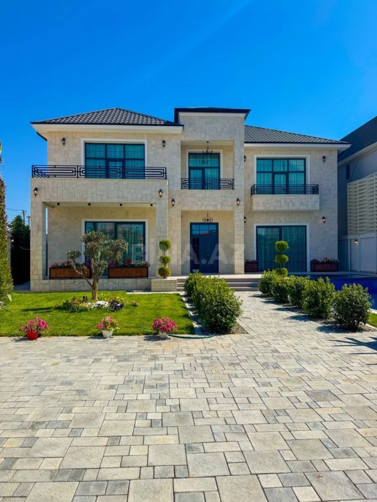 Satılır 6 otaqlı həyət evi 400 m²