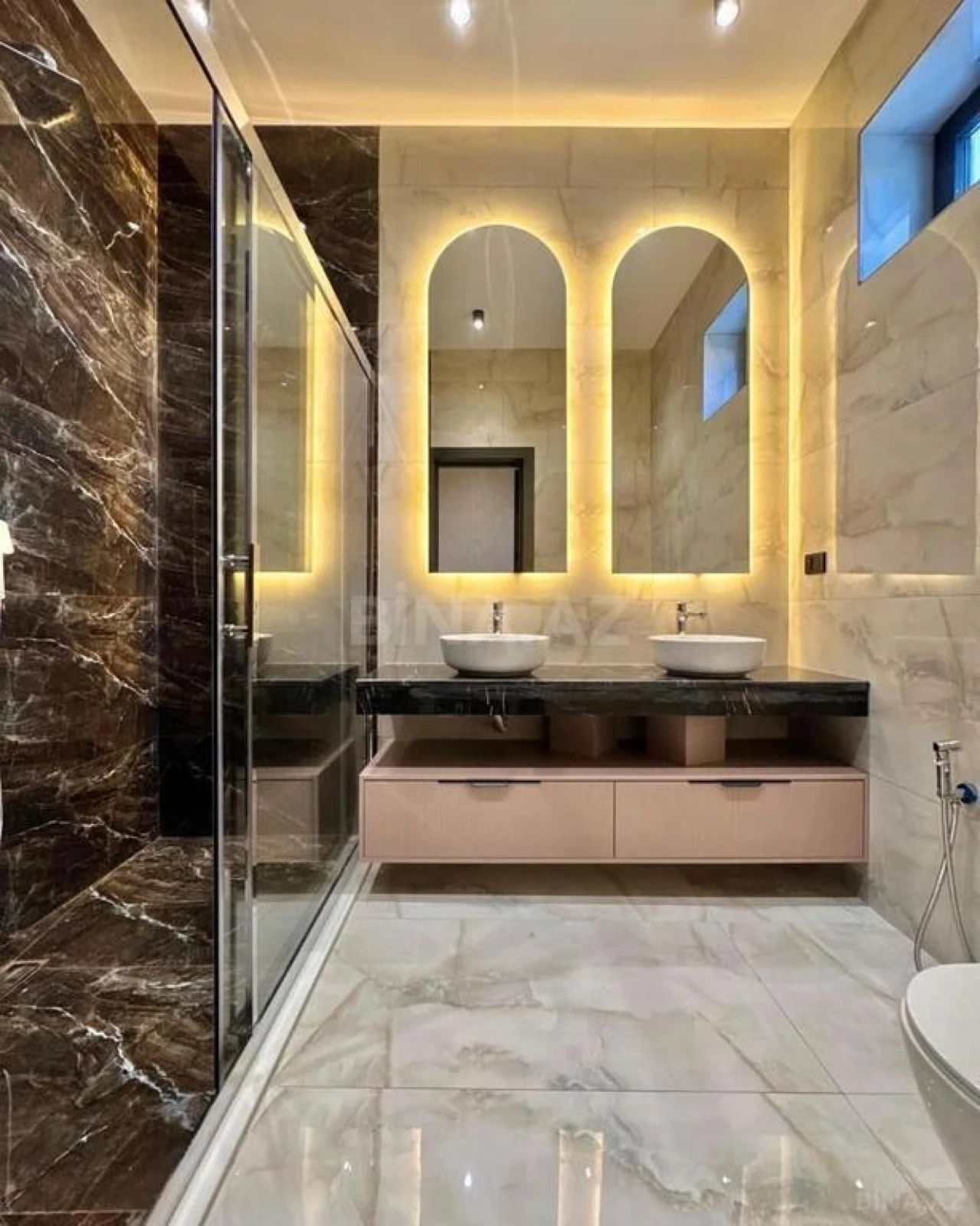 Satılır 6 otaqlı həyət evi 400 m²