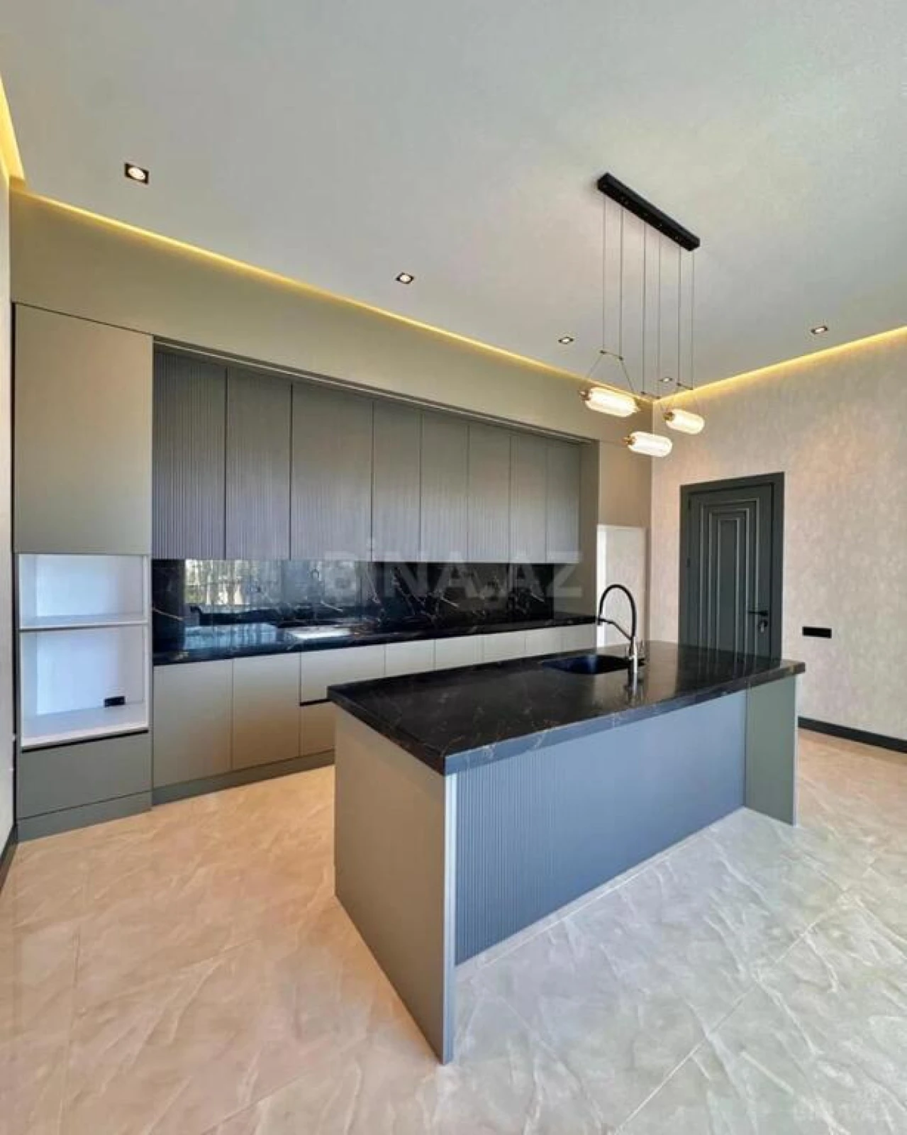 Satılır 6 otaqlı həyət evi 400 m²