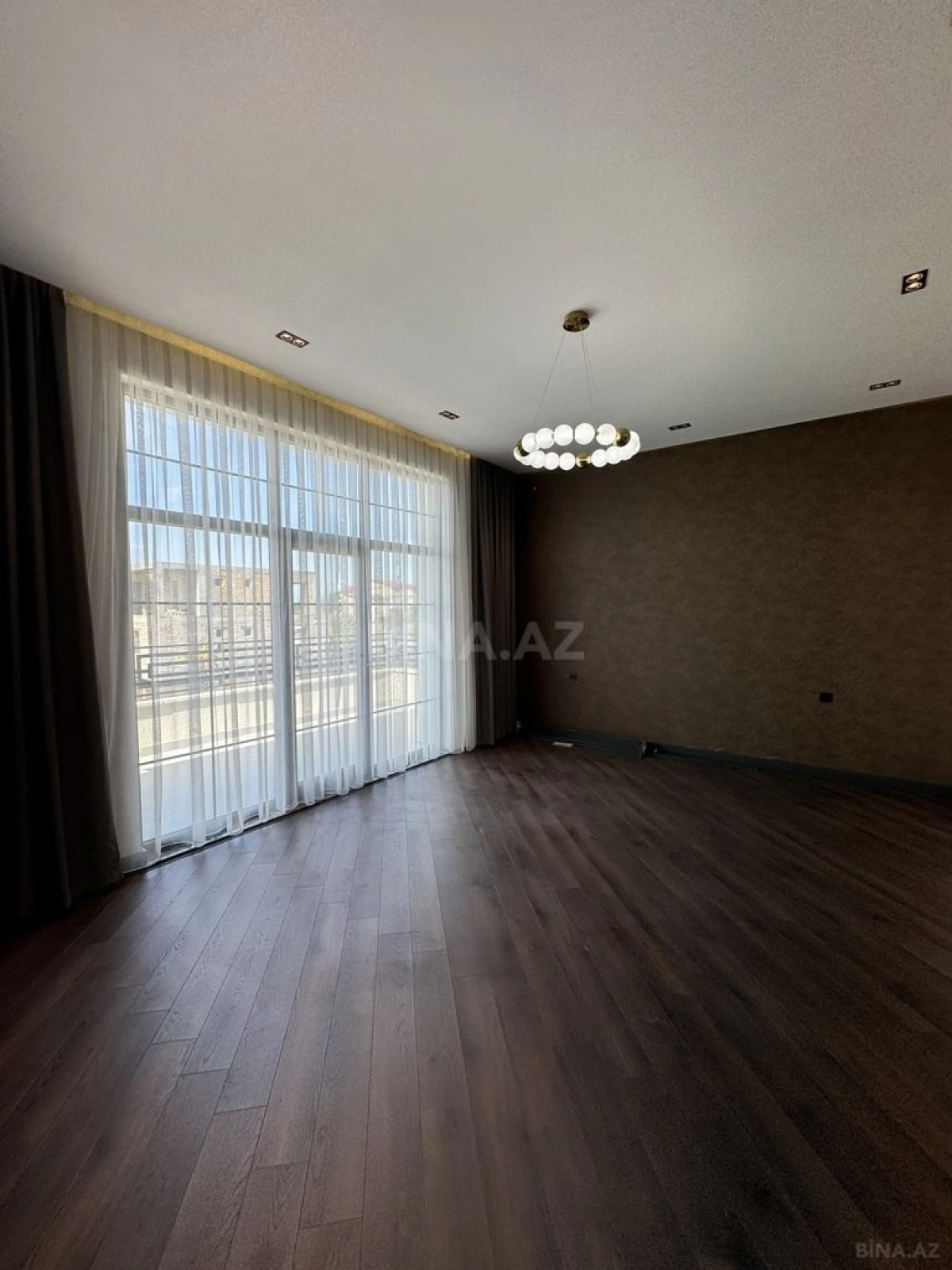 Satılır 6 otaqlı həyət evi 400 m²