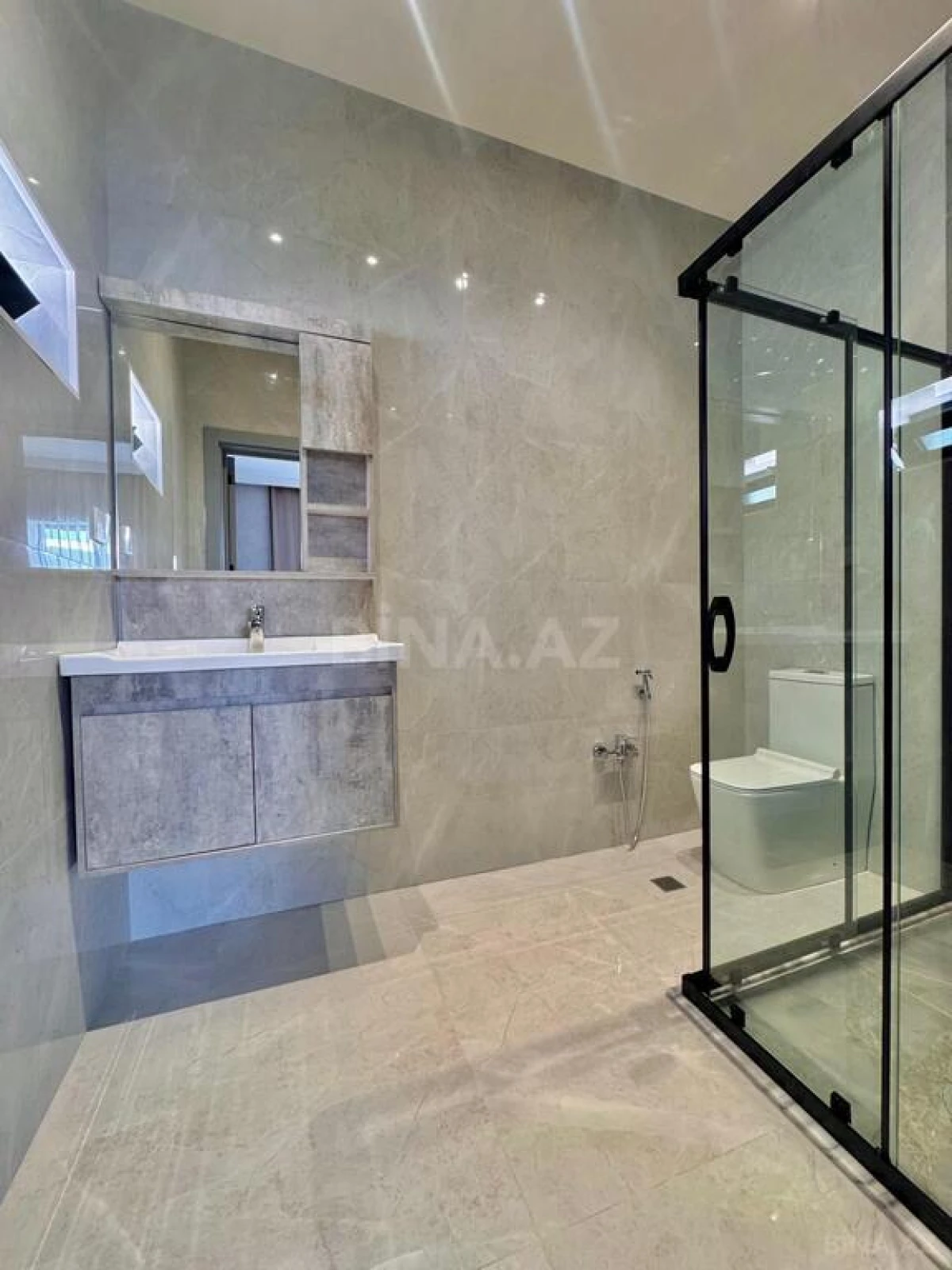 Satılır 4 otaqlı həyət evi 170 m²