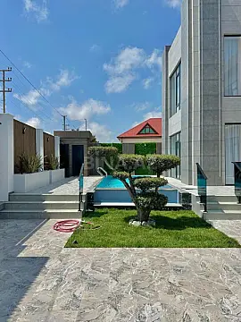 Satılır 5 otaqlı həyət evi 250 m²