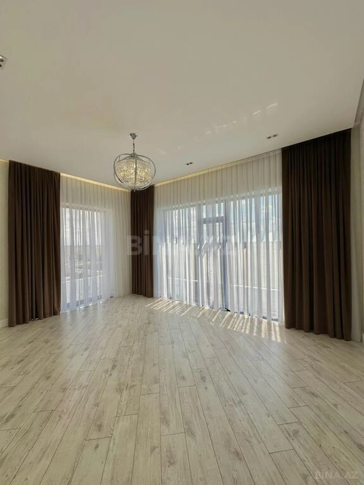 Satılır 5 otaqlı həyət evi 250 m²