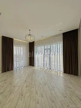 Satılır 5 otaqlı həyət evi 250 m²