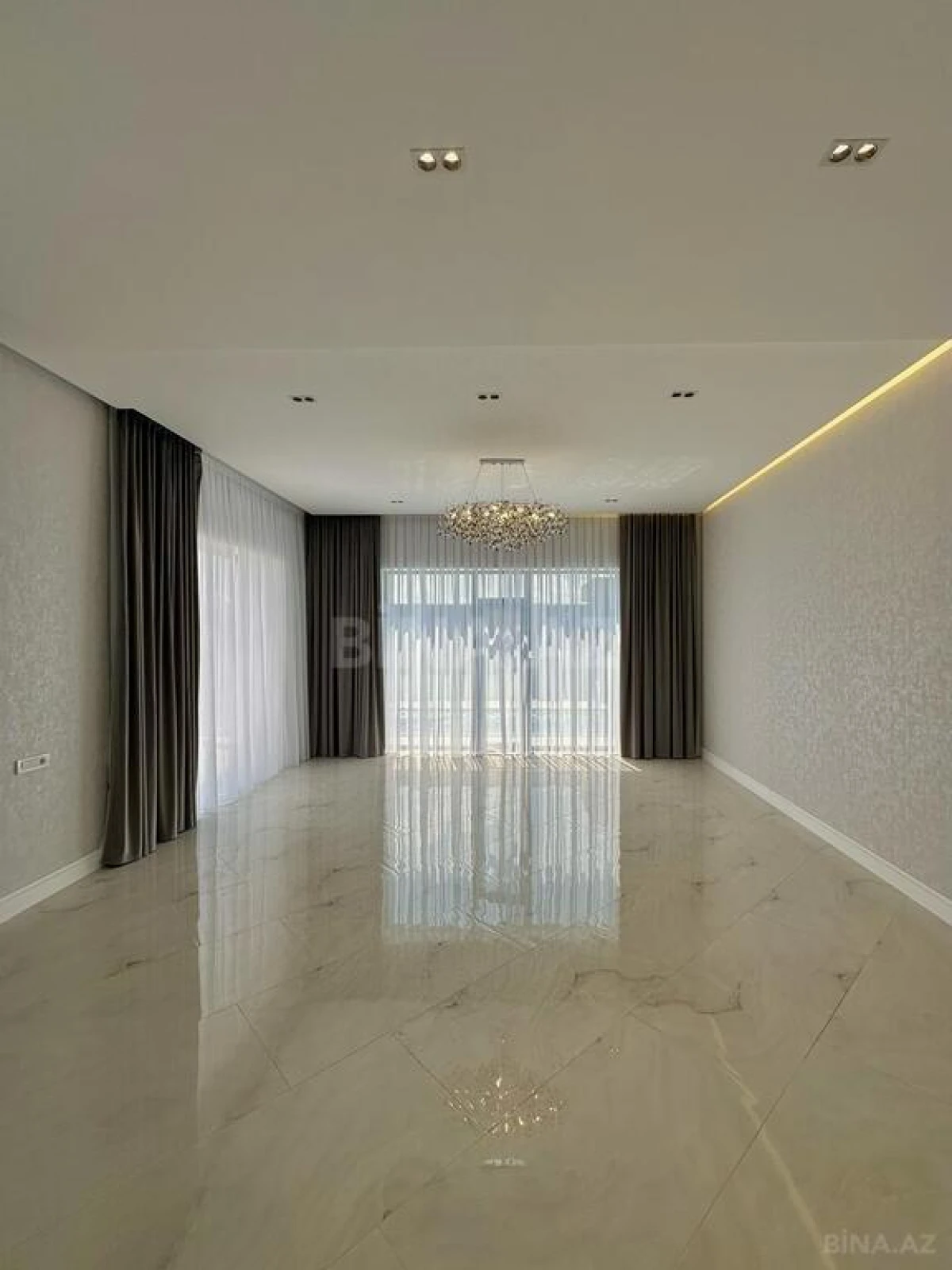 Satılır 5 otaqlı həyət evi 250 m²