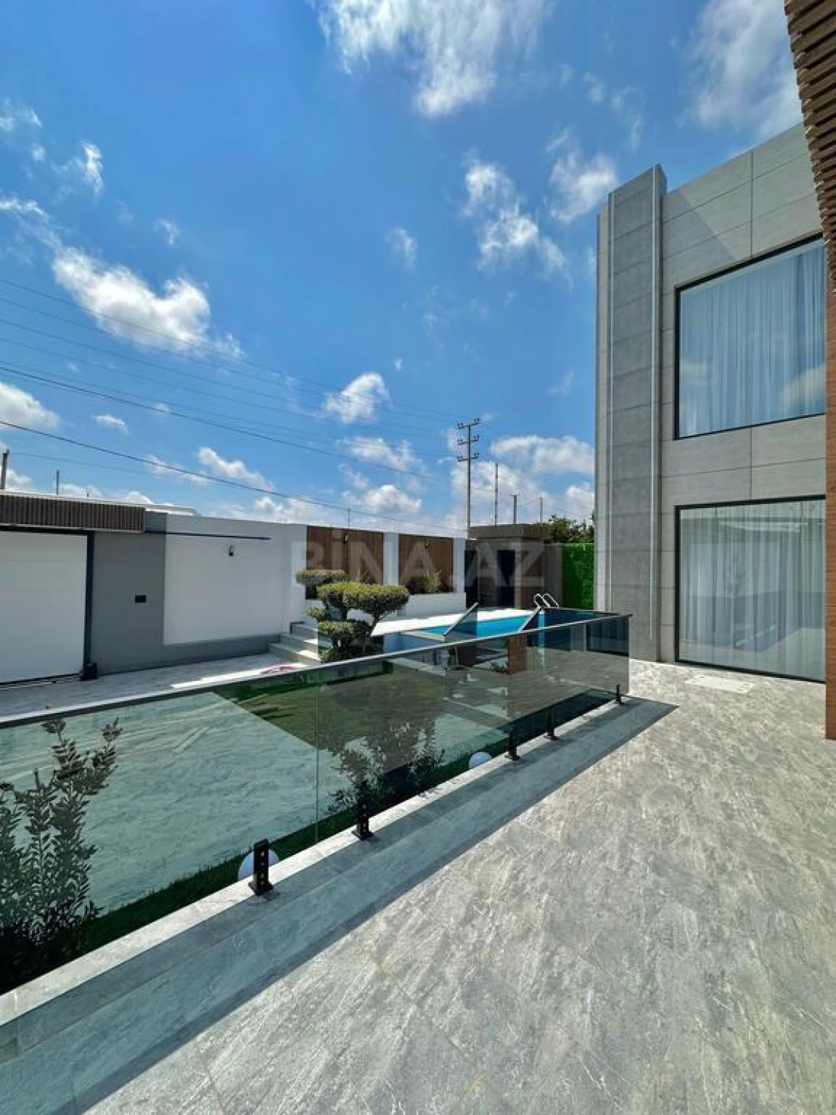 Satılır 5 otaqlı həyət evi 250 m²