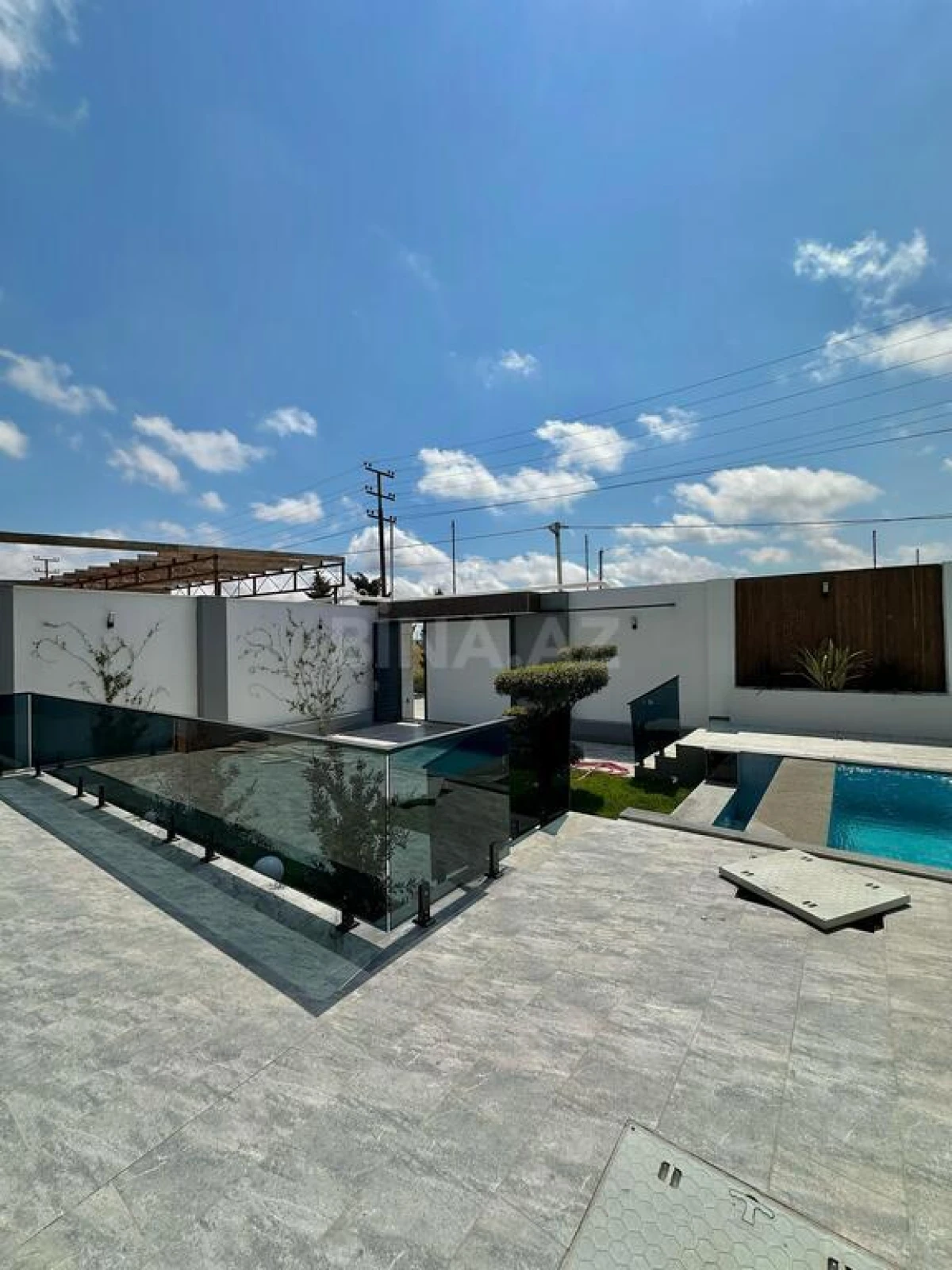Satılır 5 otaqlı həyət evi 250 m²