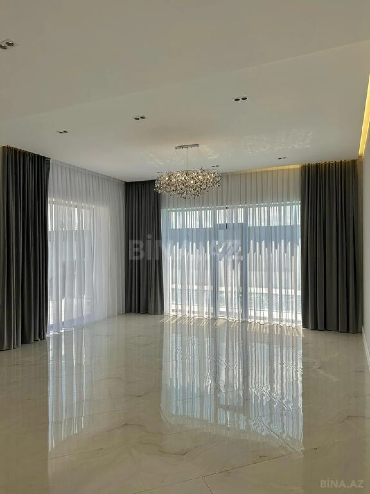 Satılır 5 otaqlı həyət evi 250 m²