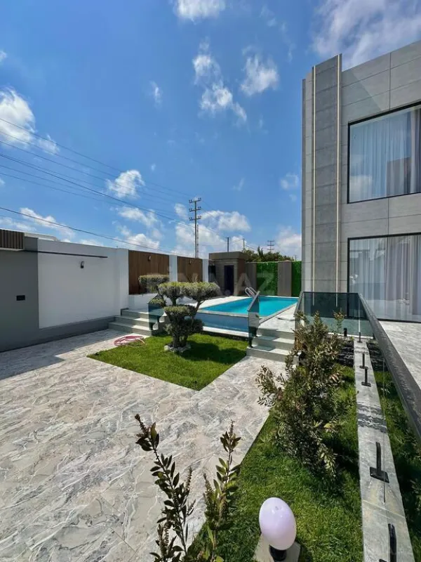 Satılır 5 otaqlı həyət evi 250 m²