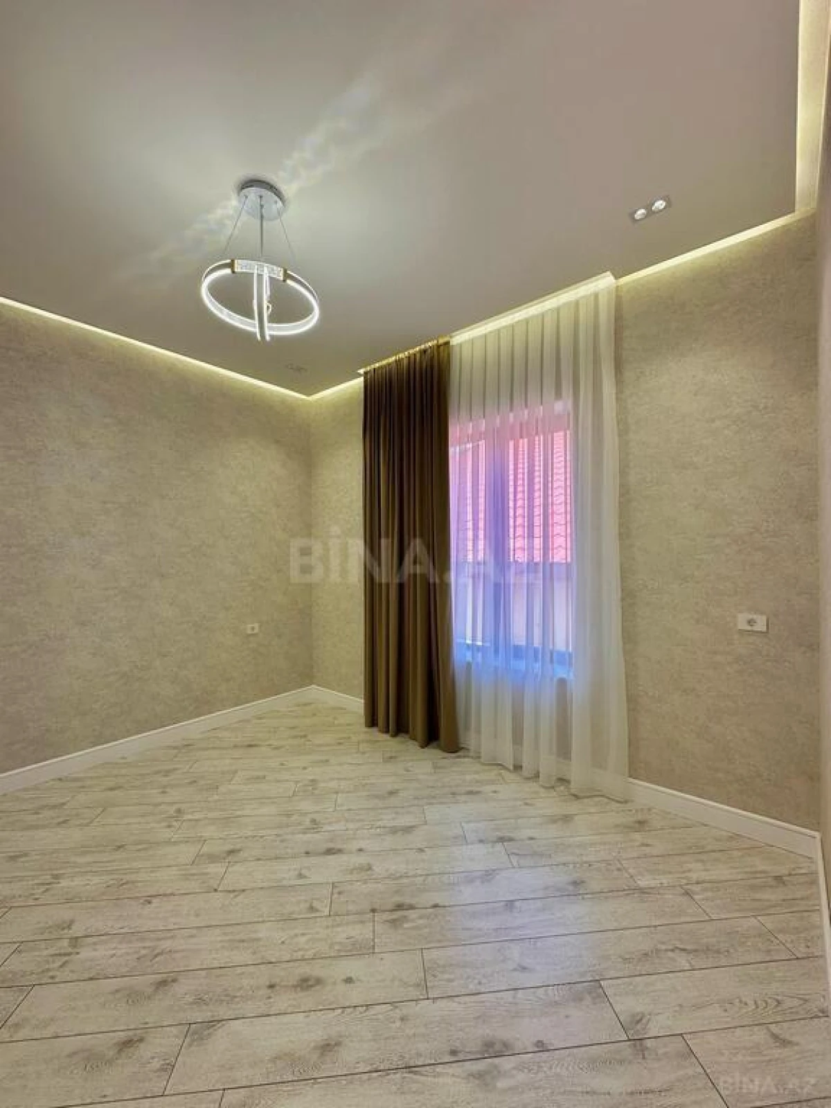 Satılır 5 otaqlı həyət evi 250 m²