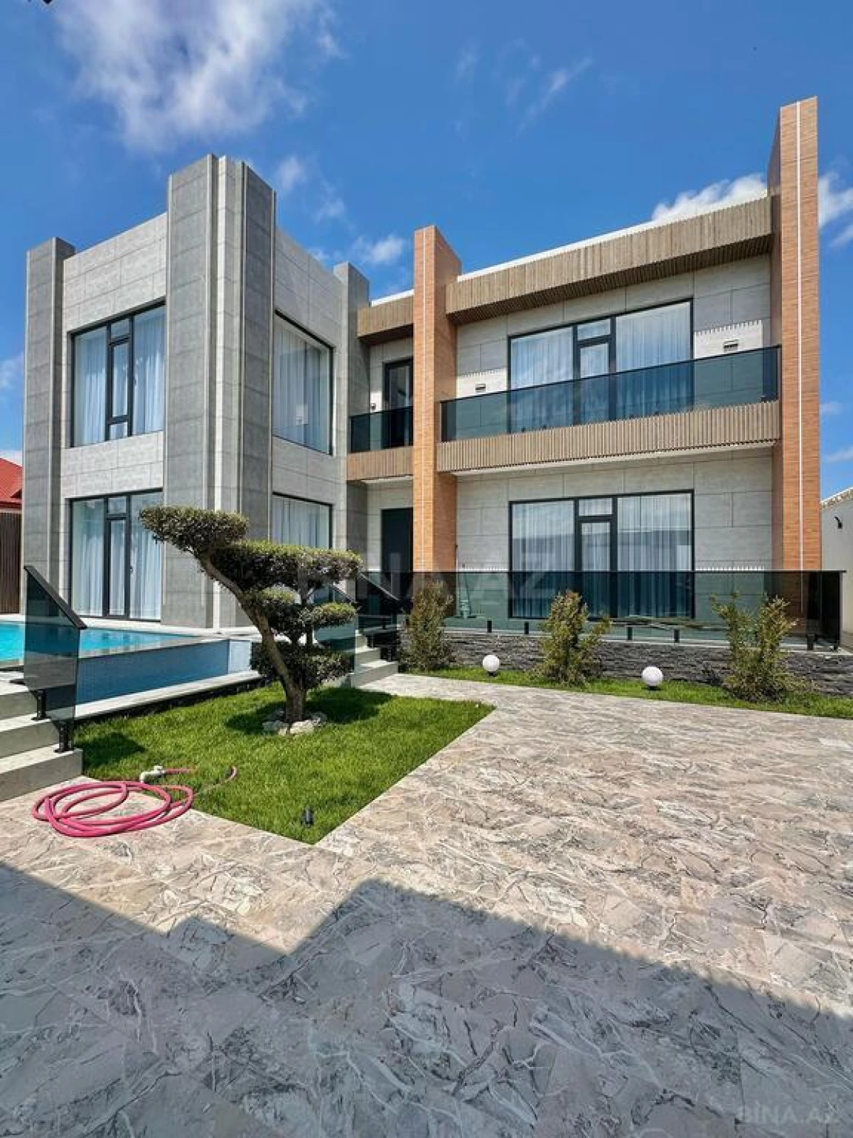 Satılır 5 otaqlı həyət evi 250 m²