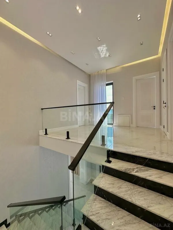 Satılır 5 otaqlı həyət evi 250 m²