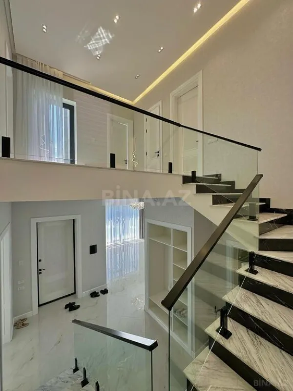 Satılır 5 otaqlı həyət evi 250 m²