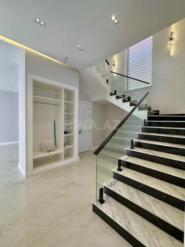 Satılır 5 otaqlı həyət evi 250 m²