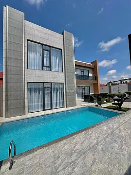 Satılır 5 otaqlı həyət evi 250 m²