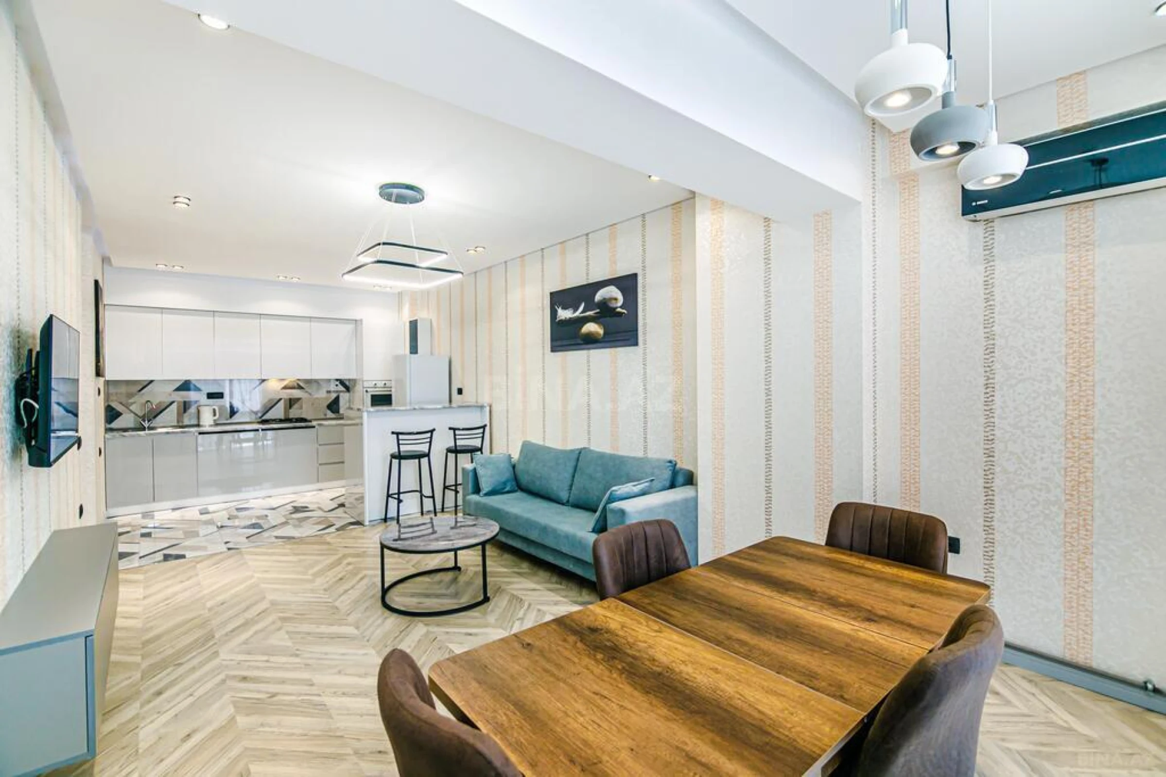 Kirayə verilir 2 otaqlı mənzil 110 m²
