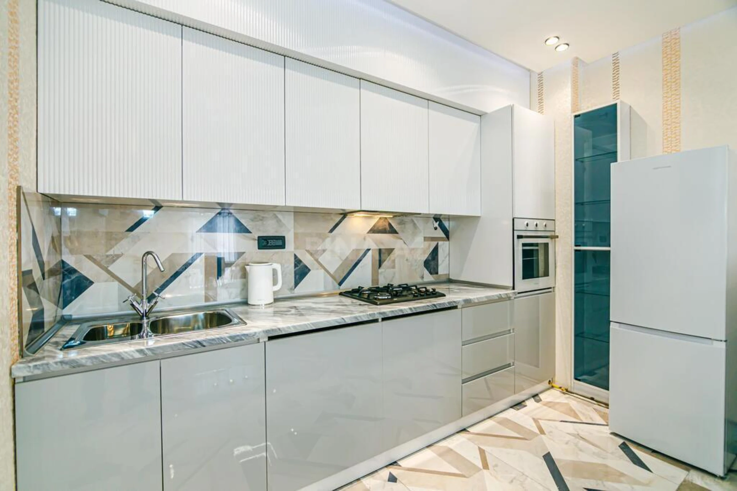 Kirayə verilir 2 otaqlı mənzil 110 m²