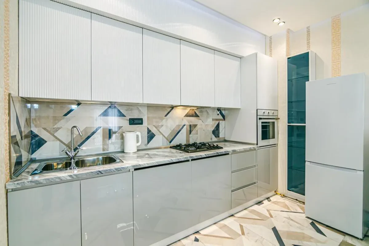 Kirayə verilir 2 otaqlı mənzil 110 m²