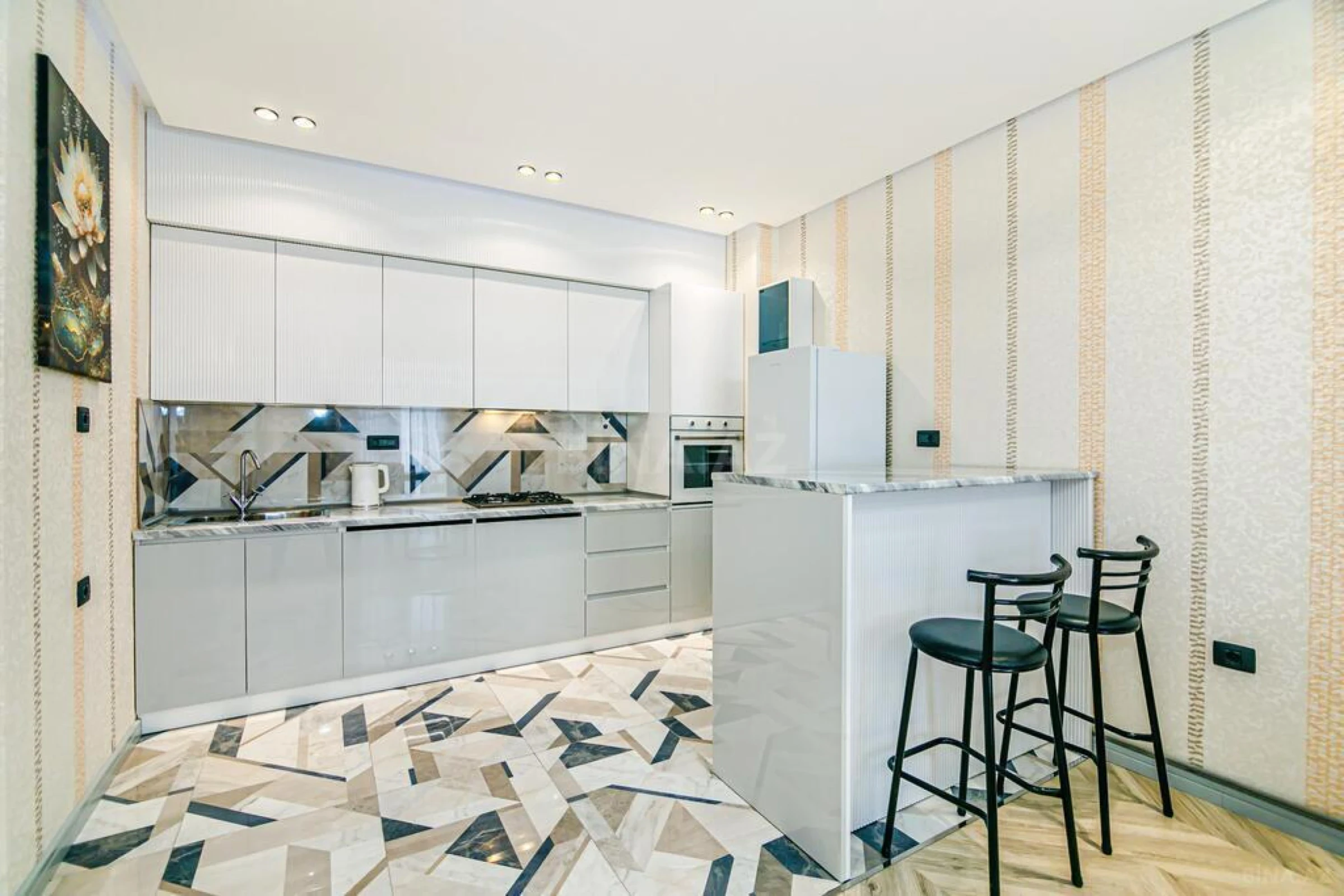 Kirayə verilir 2 otaqlı mənzil 110 m²