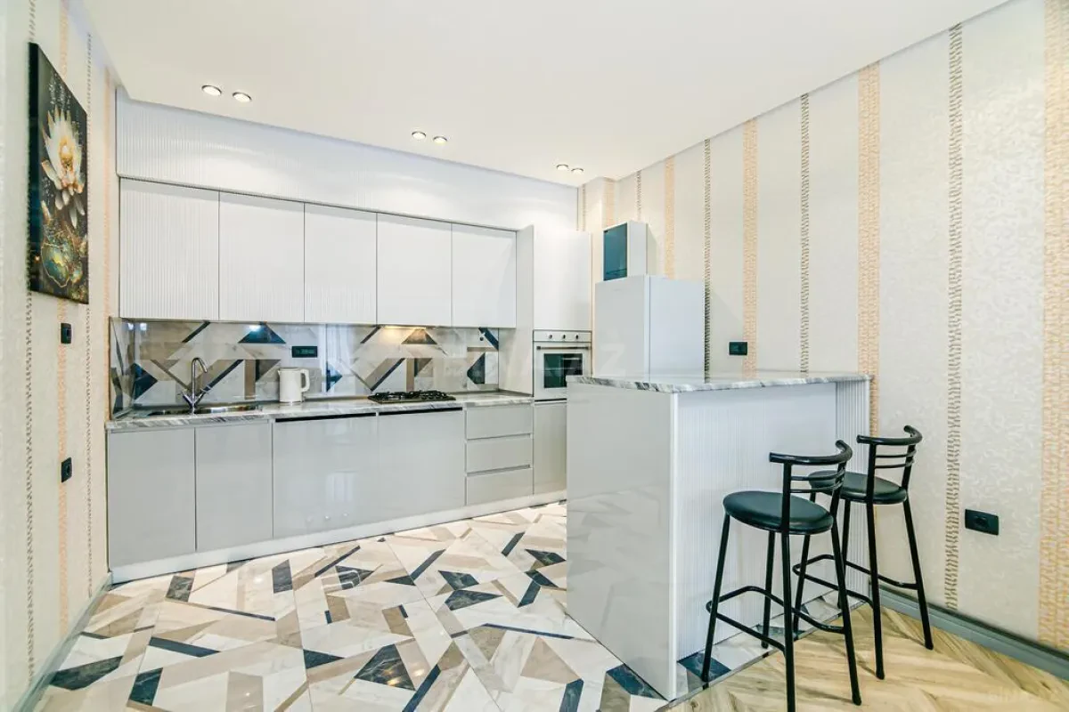 Kirayə verilir 2 otaqlı mənzil 110 m²