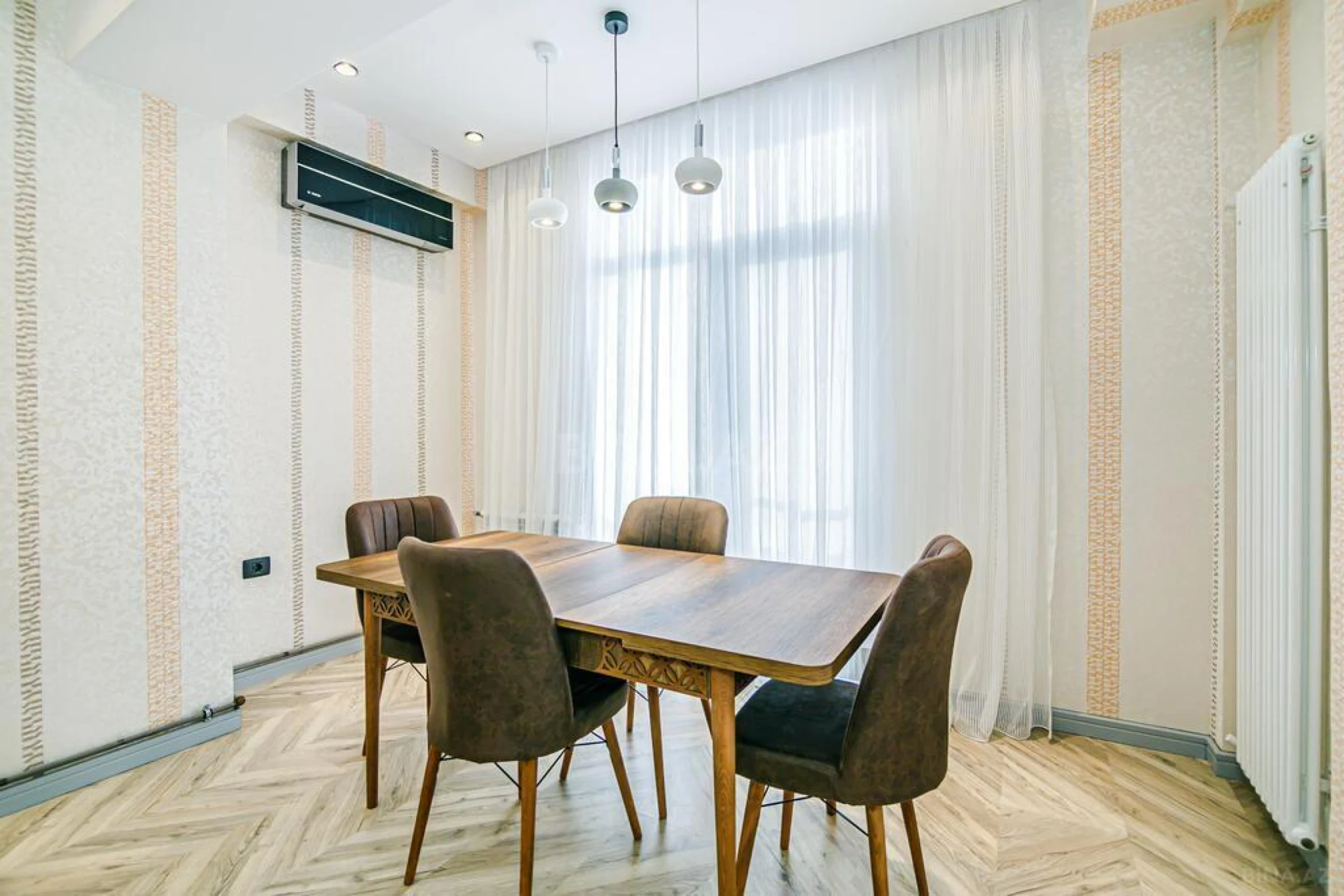 Kirayə verilir 2 otaqlı mənzil 110 m²