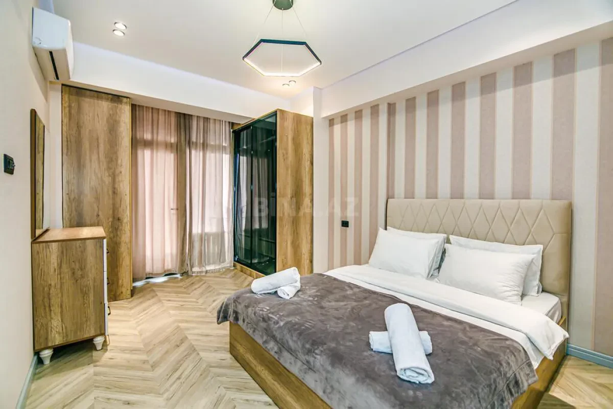 Kirayə verilir 2 otaqlı mənzil 110 m²
