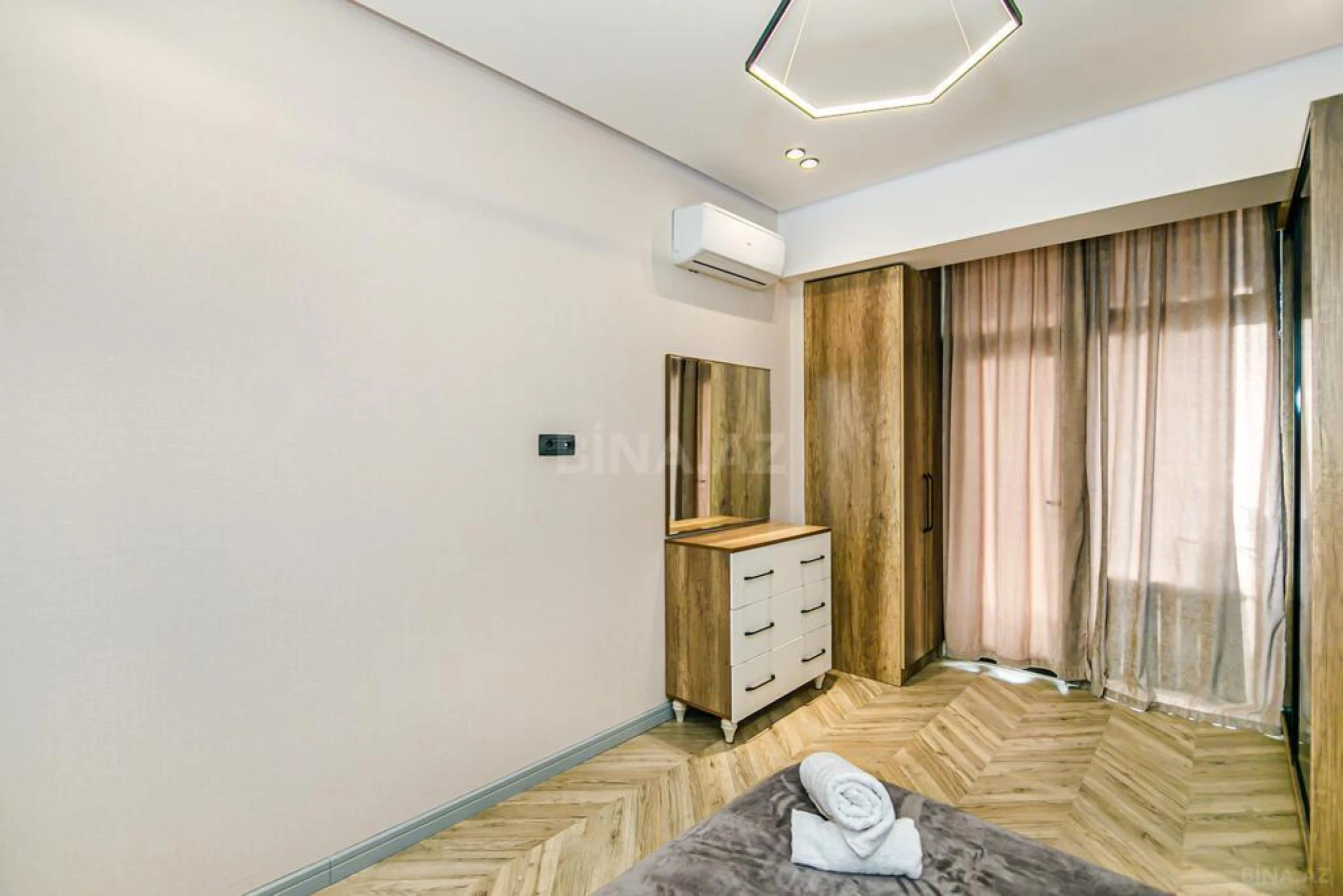 Kirayə verilir 2 otaqlı mənzil 110 m²