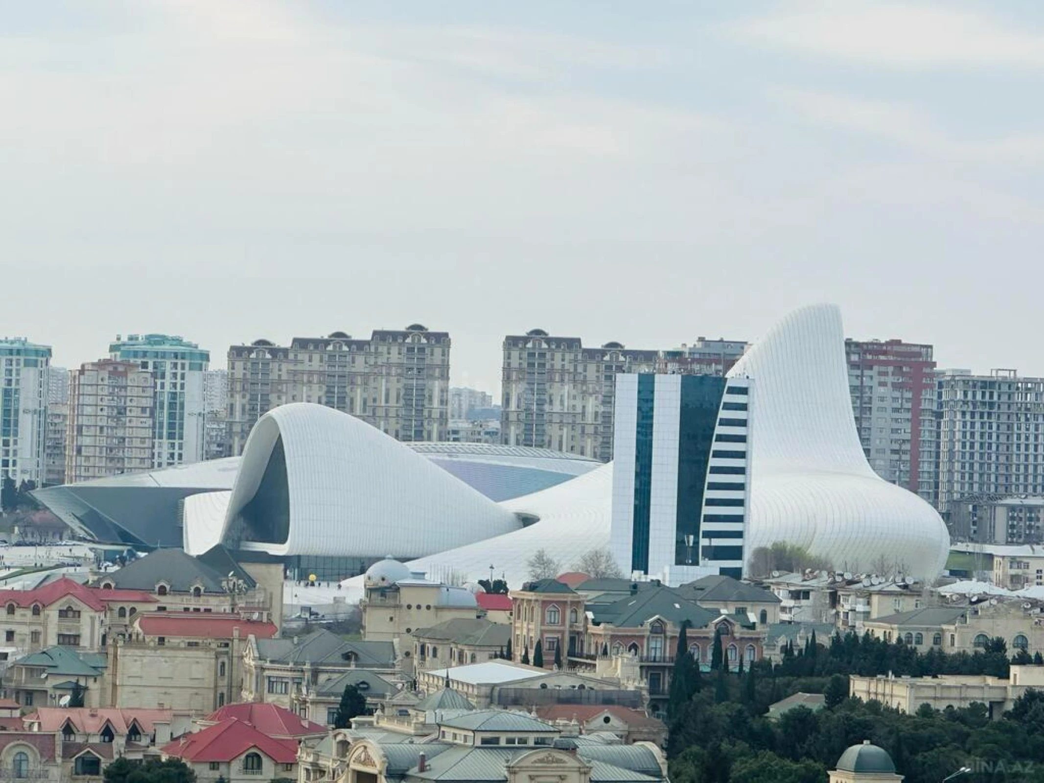Kirayə verilir 2 otaqlı mənzil 110 m²