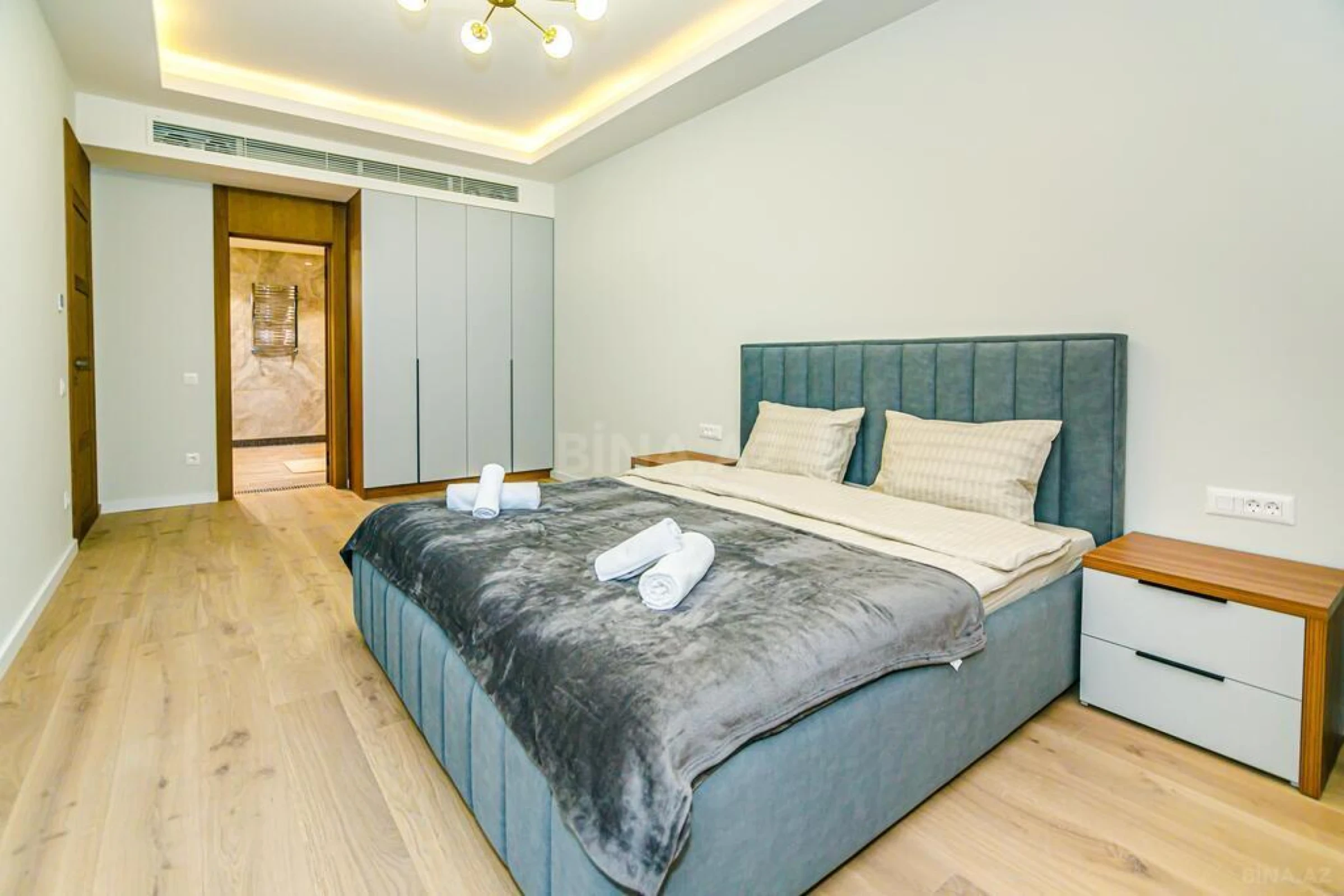 Kirayə verilir 2 otaqlı mənzil 110 m²