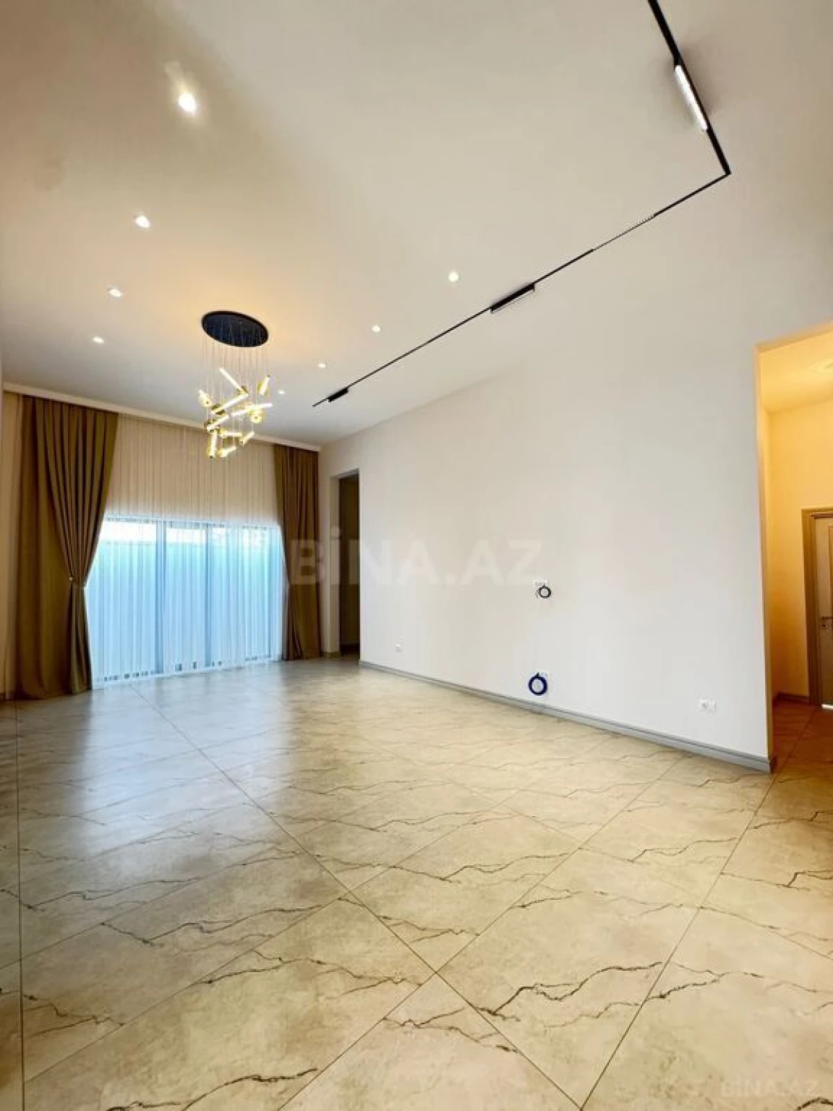 Satılır 5 otaqlı həyət evi 260 m²