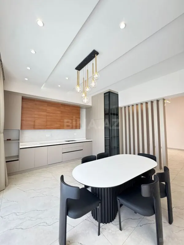 Satılır 5 otaqlı həyət evi 260 m²