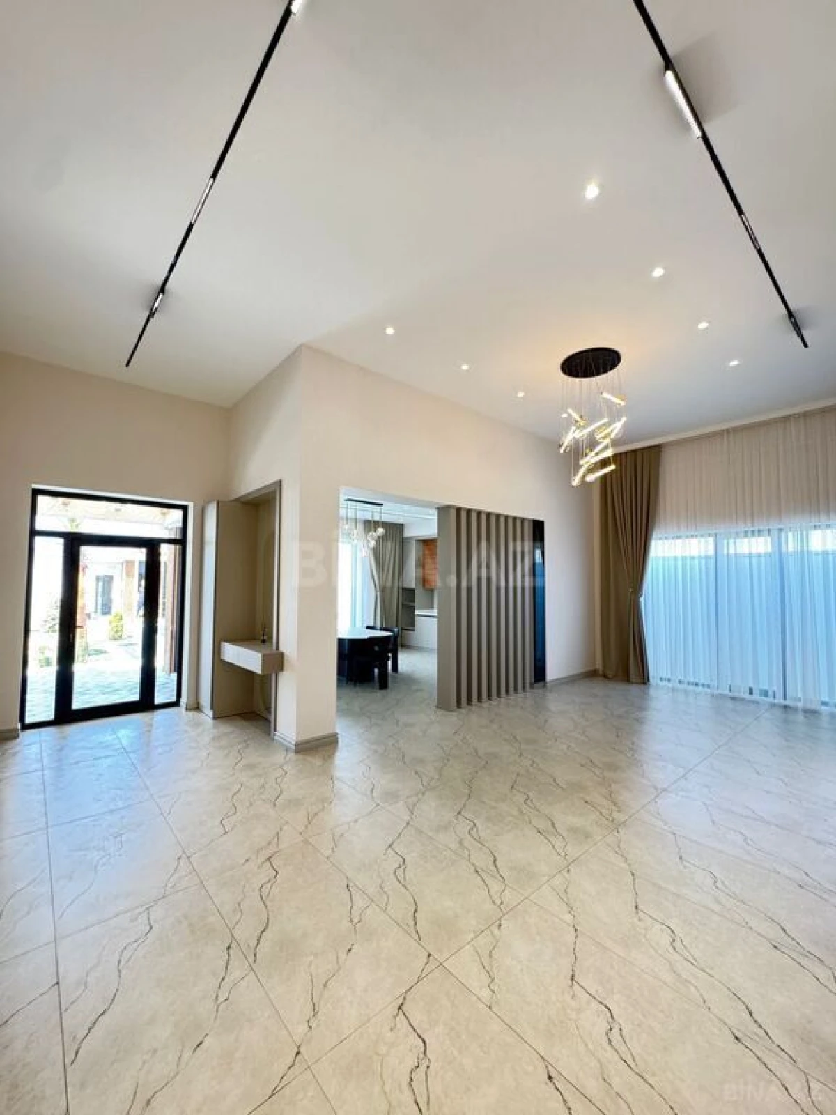 Satılır 5 otaqlı həyət evi 260 m²