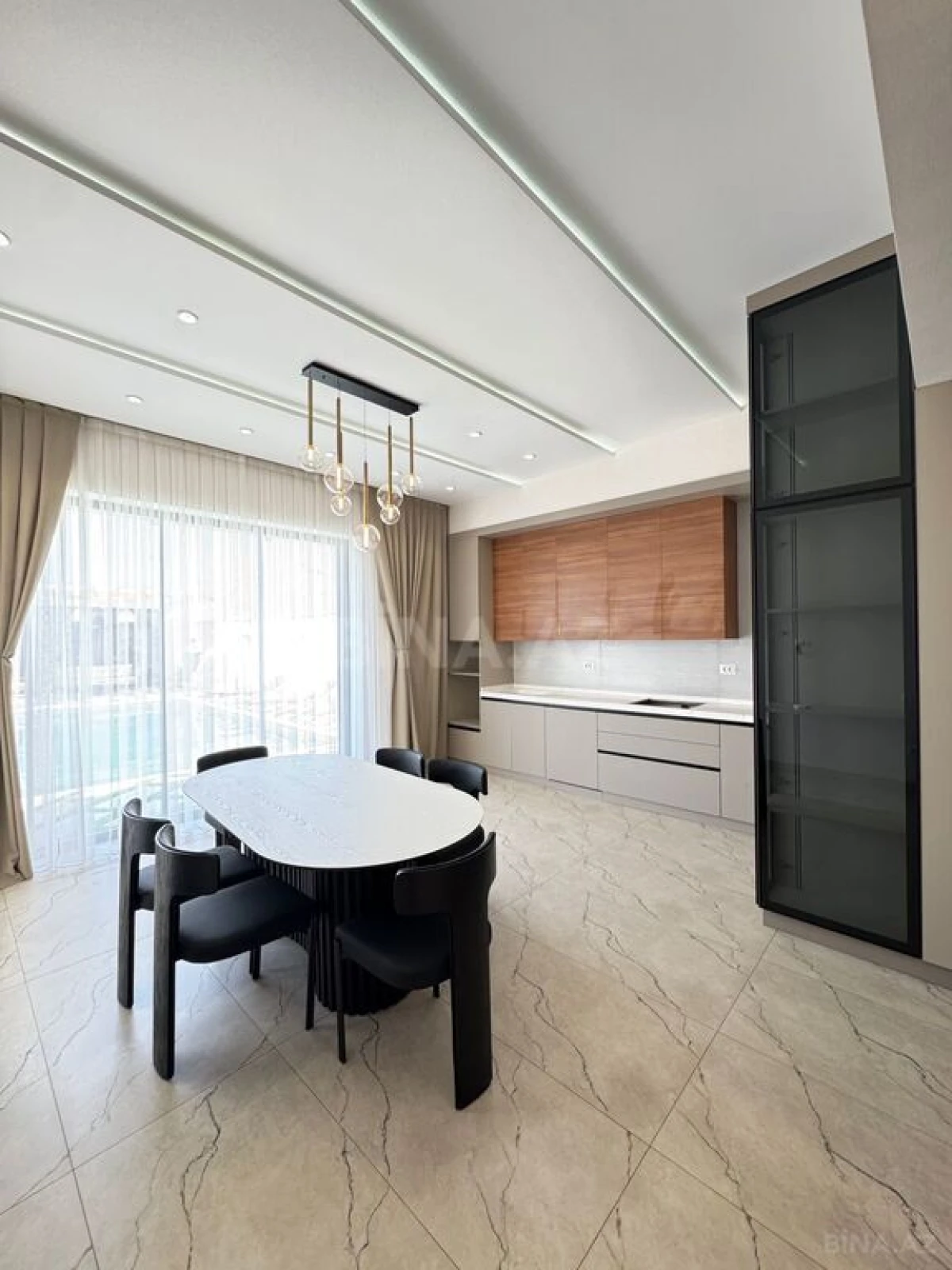 Satılır 5 otaqlı həyət evi 260 m²