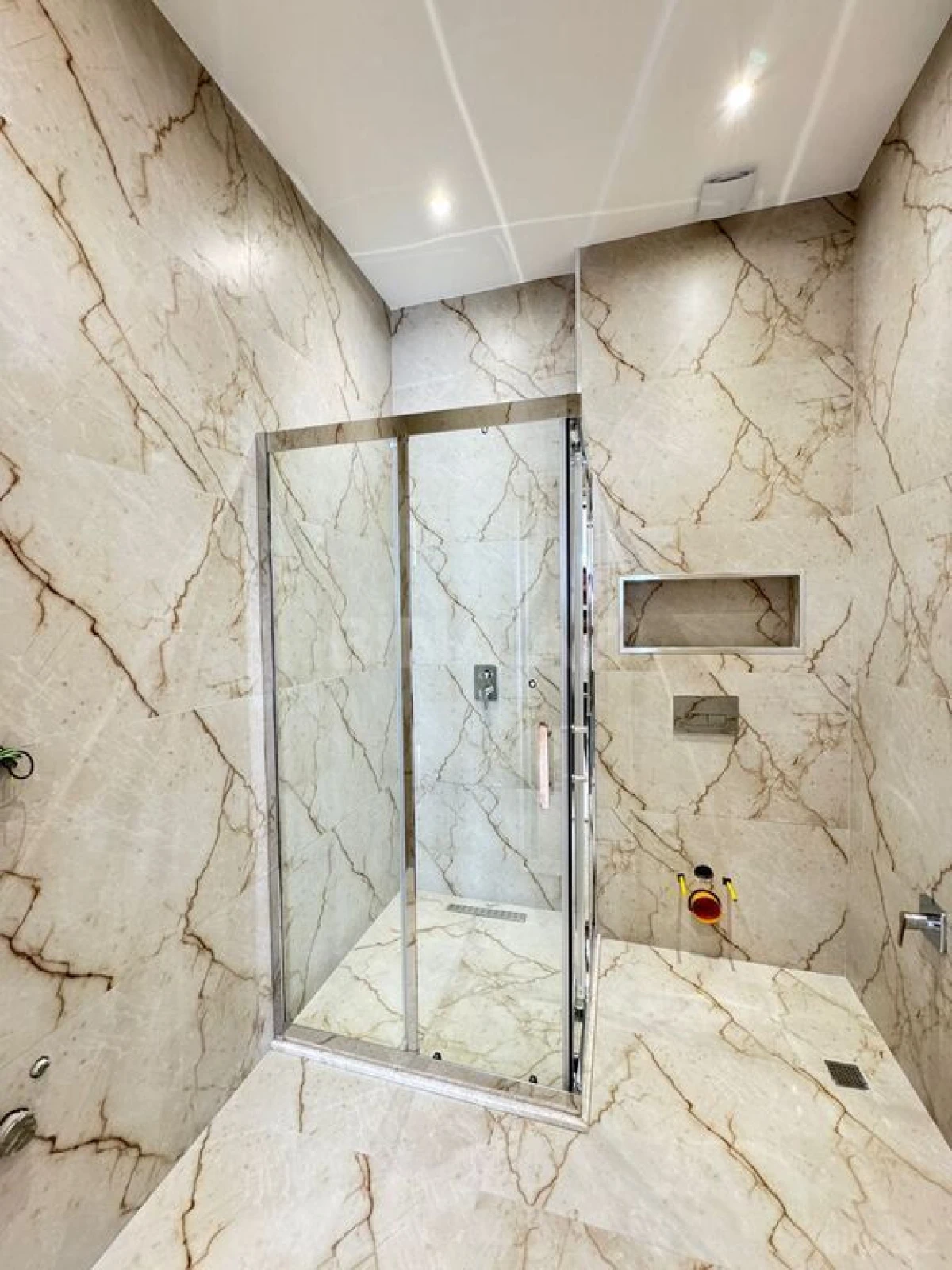 Satılır 5 otaqlı həyət evi 260 m²