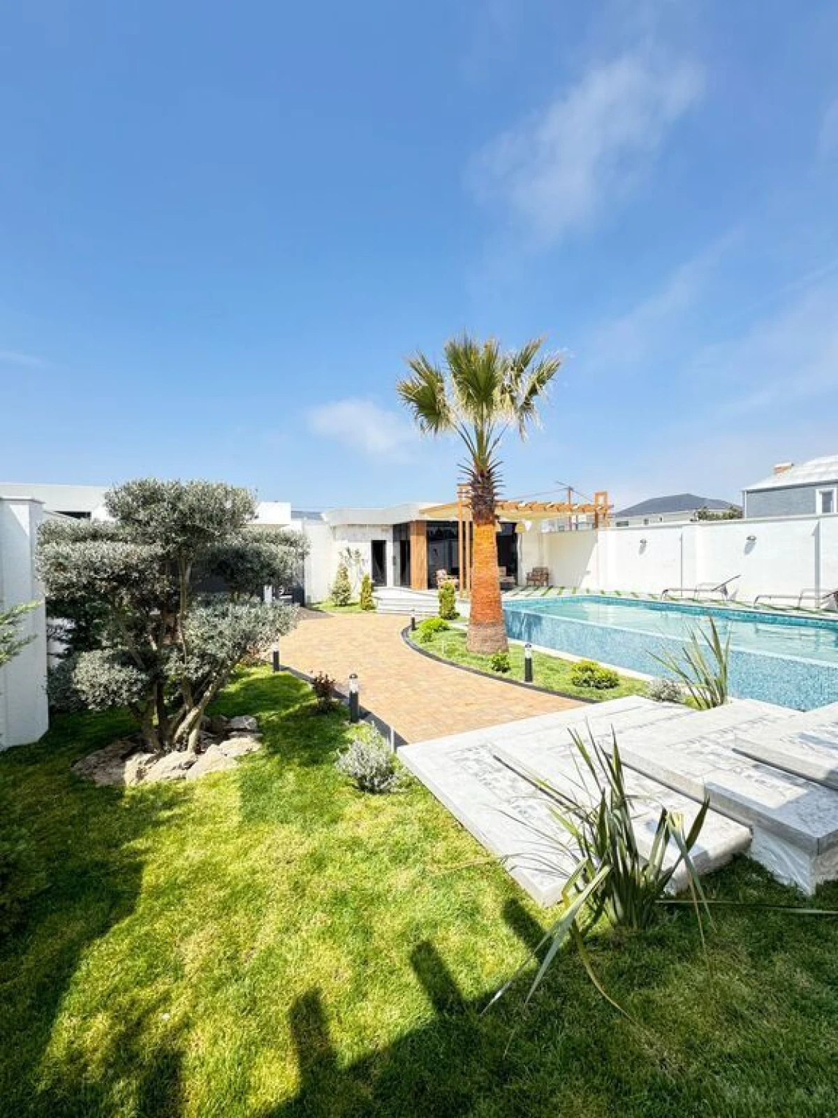 Satılır 5 otaqlı həyət evi 260 m²