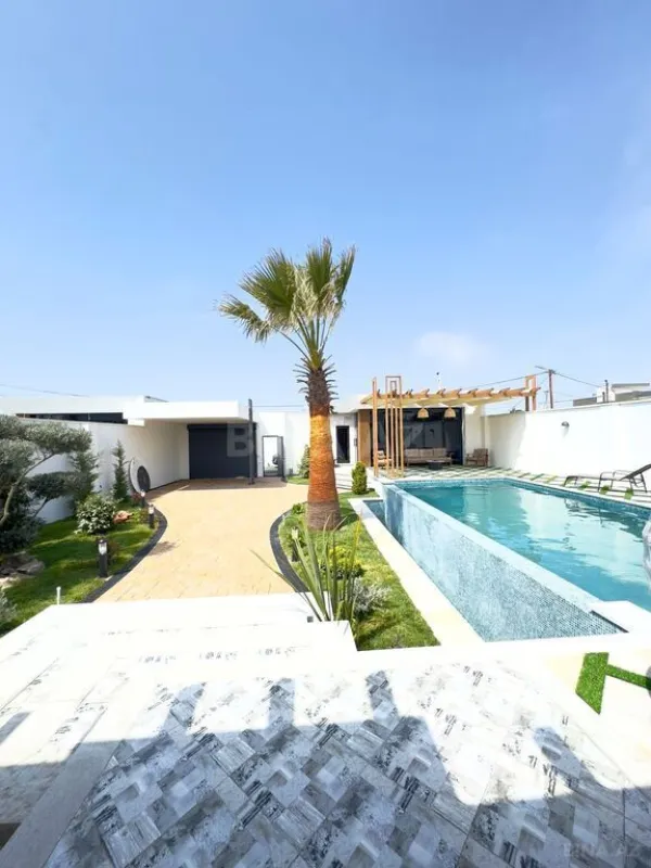 Satılır 5 otaqlı həyət evi 260 m²