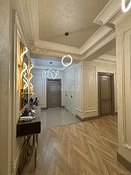 Satılır 7 otaqlı mənzil 220 m²