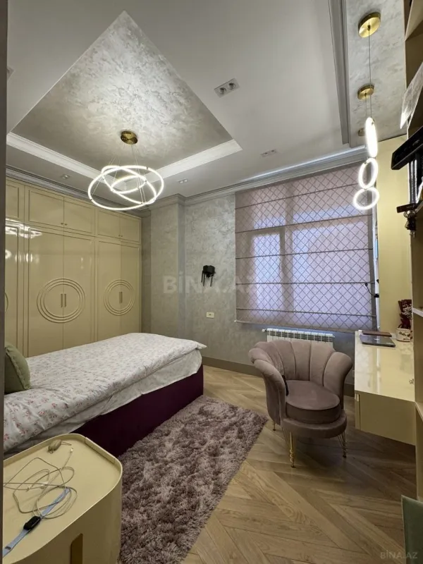 Satılır 7 otaqlı mənzil 220 m²