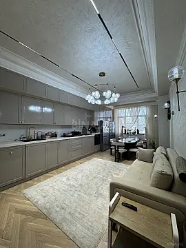 Satılır 7 otaqlı mənzil 220 m²