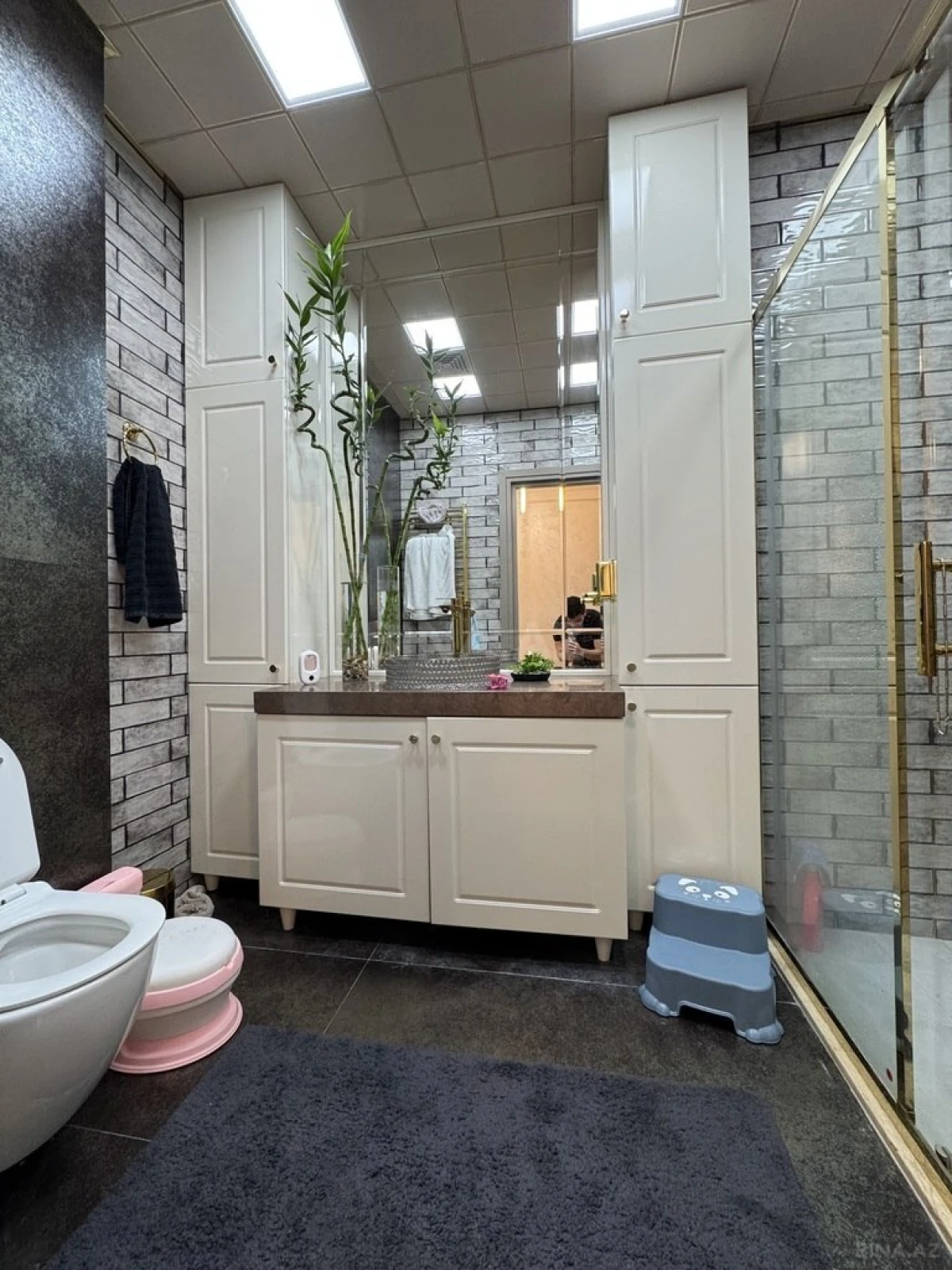 Satılır 7 otaqlı mənzil 220 m²