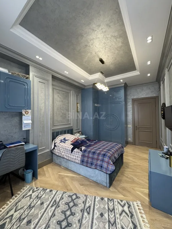 Satılır 7 otaqlı mənzil 220 m²