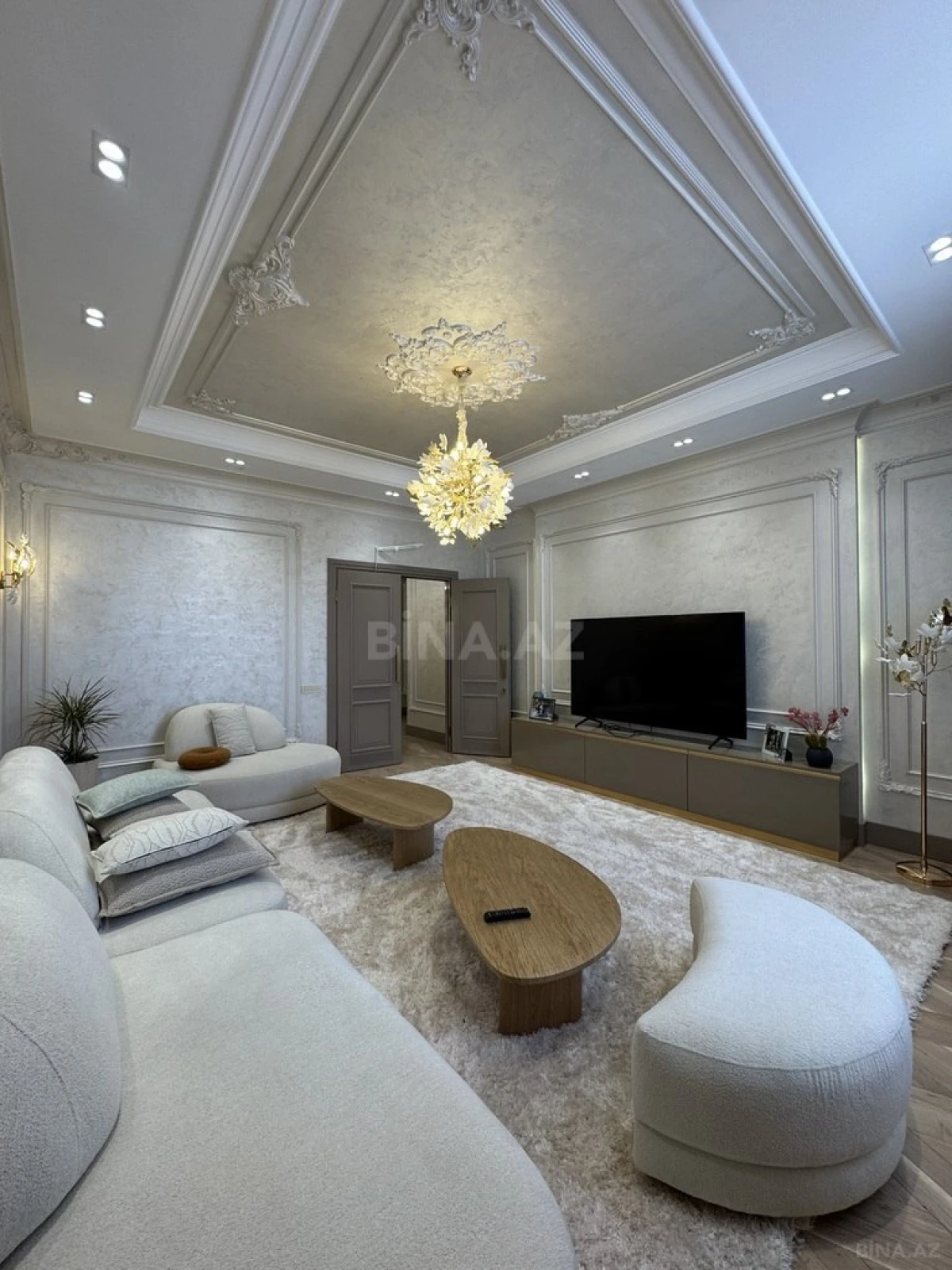 Satılır 7 otaqlı mənzil 220 m²