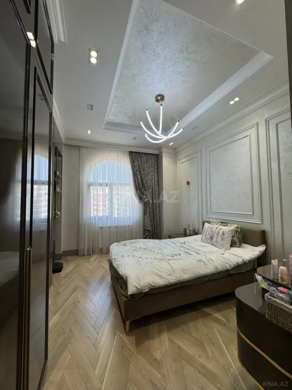 Satılır 7 otaqlı mənzil 220 m²