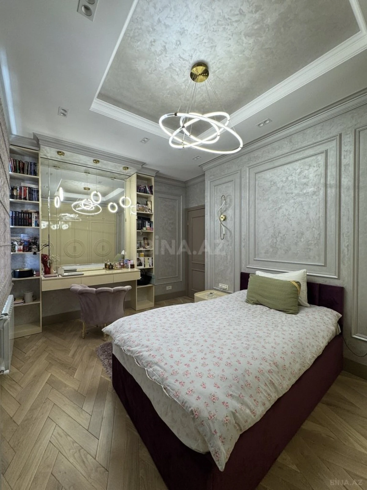 Satılır 7 otaqlı mənzil 220 m²